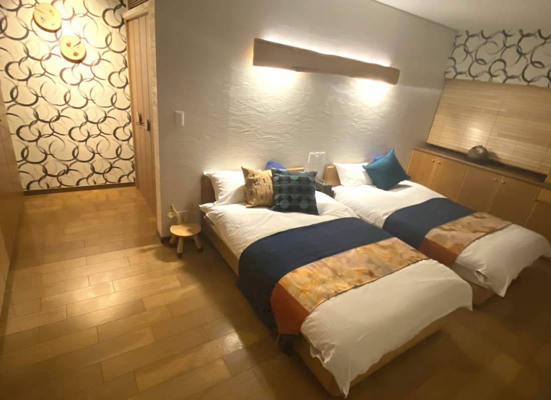 間接照明があるベットルーム