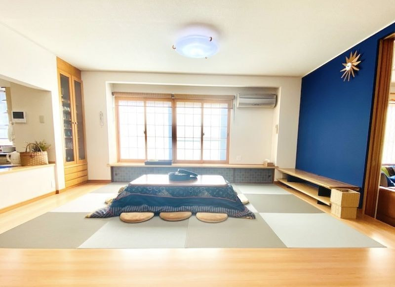 掘りごたつ部屋で寛ぐ