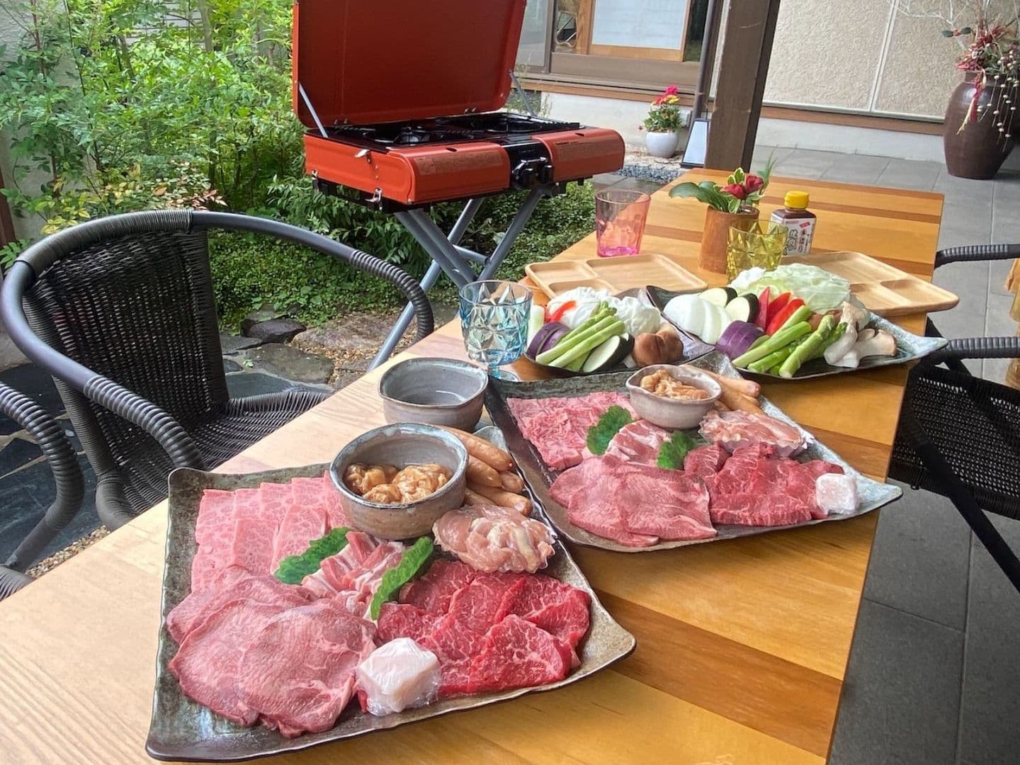 中津留のバーベキューセットを一軒家で食べる